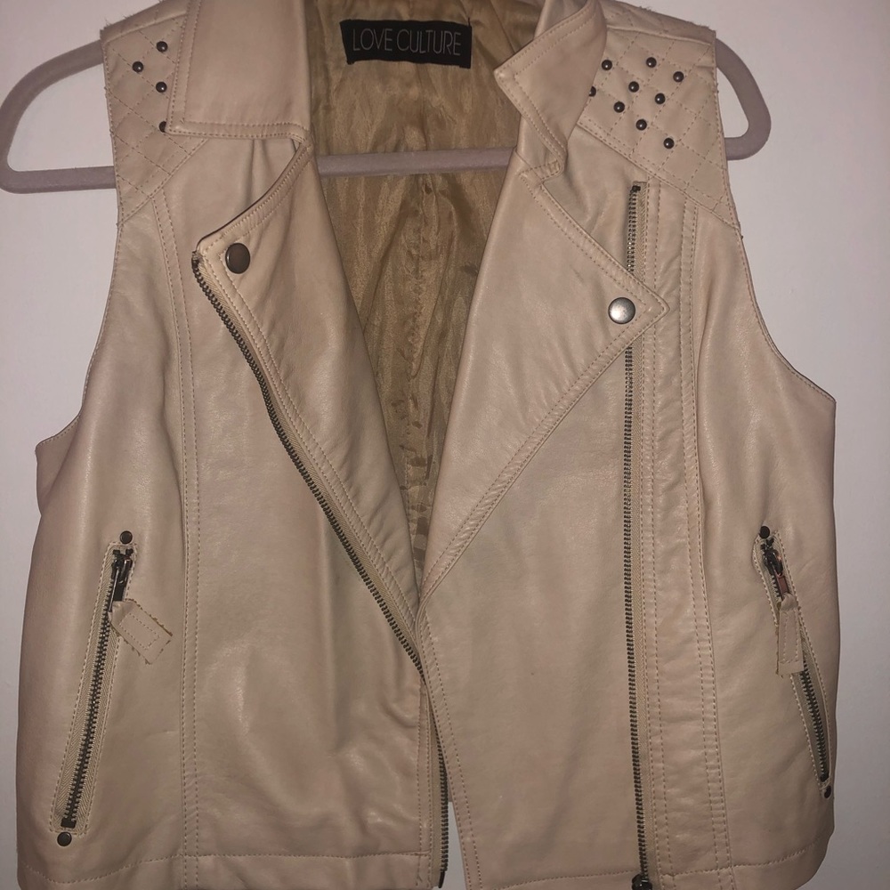 Beige Short sleeve cutoff vest